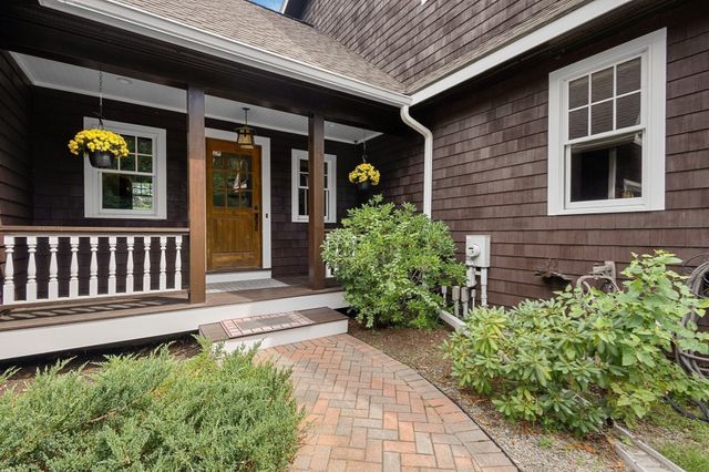 3 Lealand Peck Dr, Wrentham, MA 02093