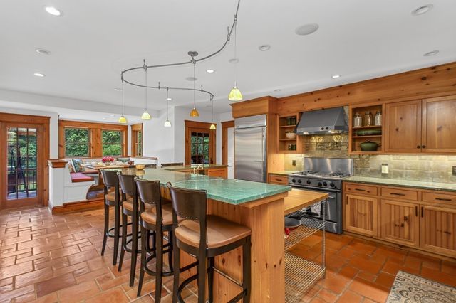 3 Lealand Peck Dr, Wrentham, MA 02093