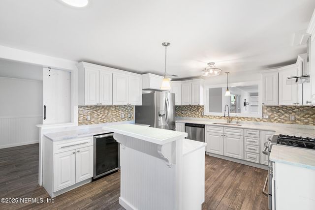 370 10TH Street, Atlantic Beach, FL 32233