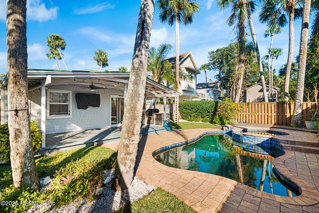 370 10TH Street, Atlantic Beach, FL 32233