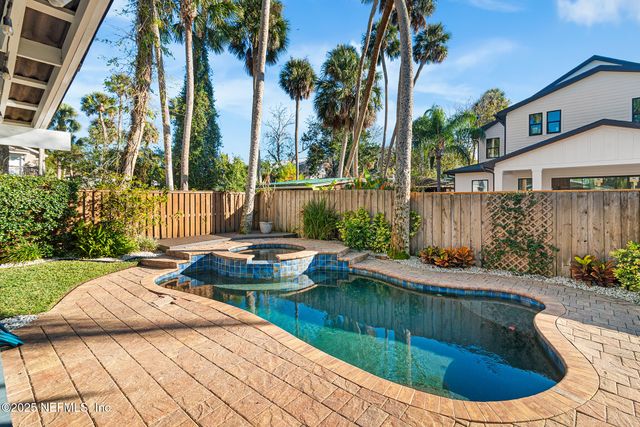 370 10TH Street, Atlantic Beach, FL 32233