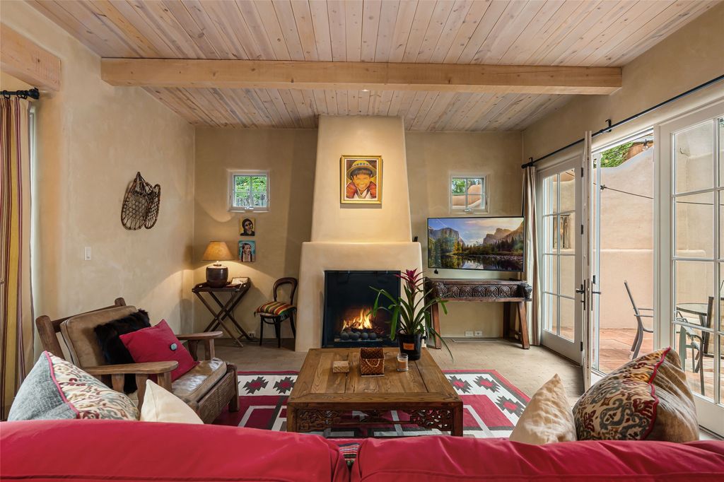 1 Cerro Gordo B, Santa Fe, NM 87501