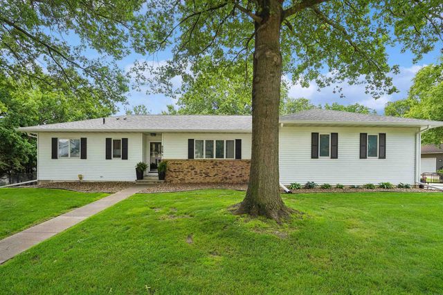 829 Maucker Road, Cedar Falls, IA 50613