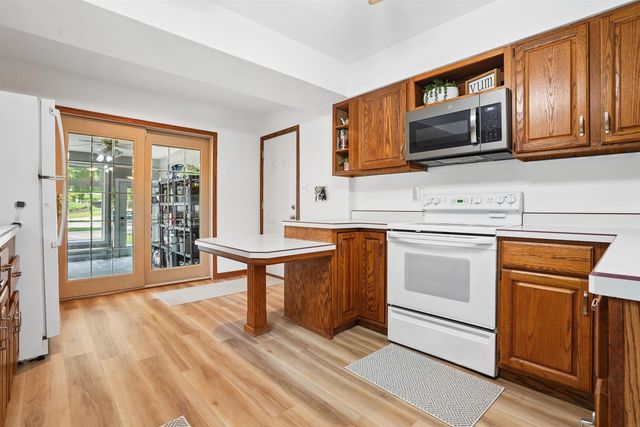 829 Maucker Road, Cedar Falls, IA 50613