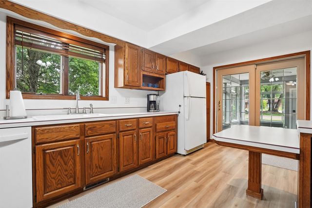 829 Maucker Road, Cedar Falls, IA 50613