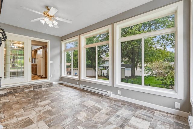 829 Maucker Road, Cedar Falls, IA 50613