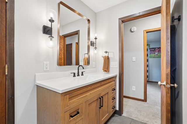 829 Maucker Road, Cedar Falls, IA 50613