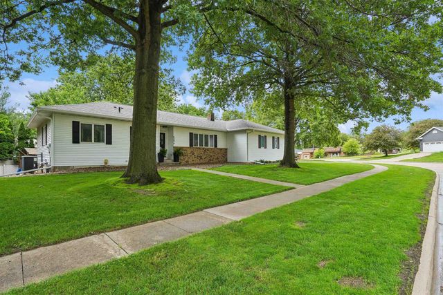 829 Maucker Road, Cedar Falls, IA 50613