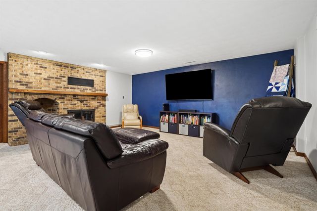829 Maucker Road, Cedar Falls, IA 50613
