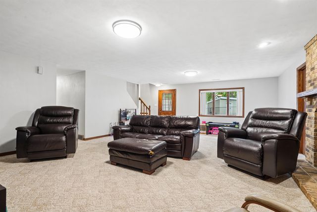 829 Maucker Road, Cedar Falls, IA 50613