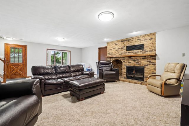 829 Maucker Road, Cedar Falls, IA 50613