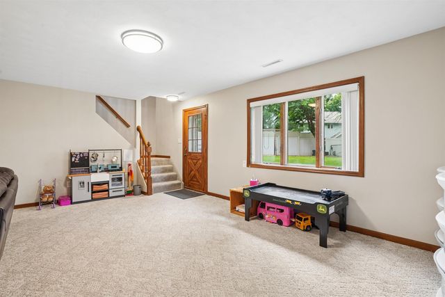 829 Maucker Road, Cedar Falls, IA 50613