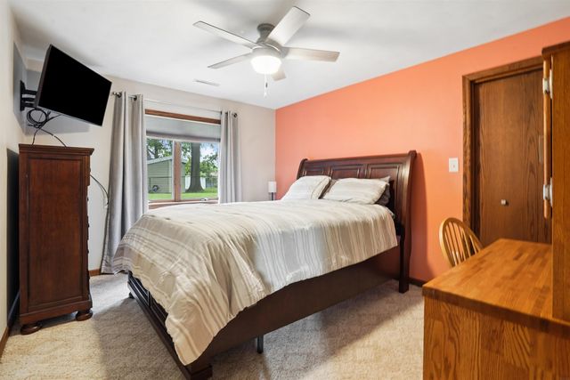 829 Maucker Road, Cedar Falls, IA 50613