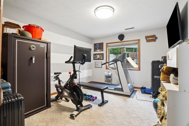 829 Maucker Road, Cedar Falls, IA 50613
