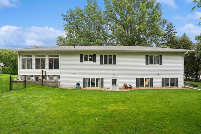 829 Maucker Road, Cedar Falls, IA 50613