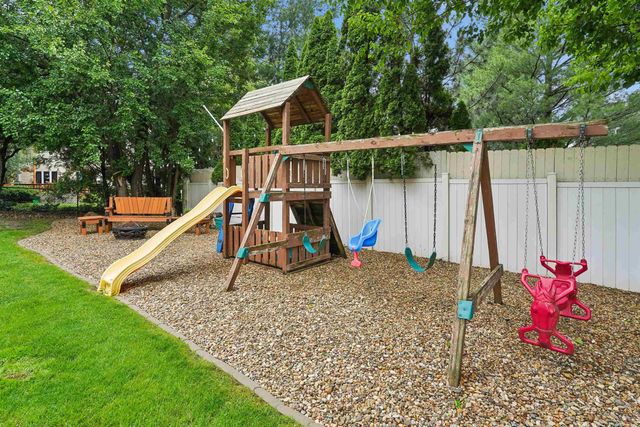 829 Maucker Road, Cedar Falls, IA 50613