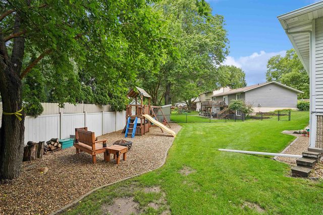 829 Maucker Road, Cedar Falls, IA 50613