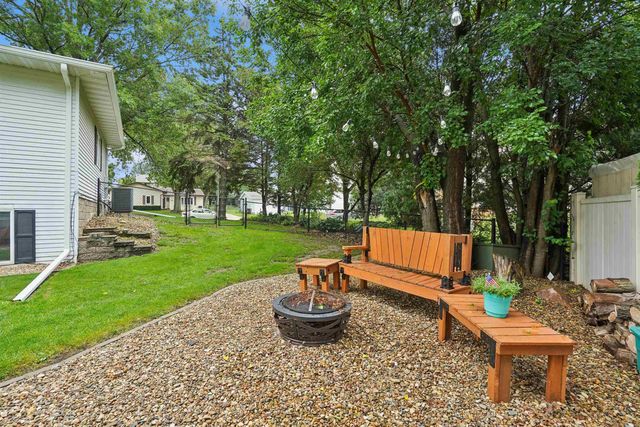 829 Maucker Road, Cedar Falls, IA 50613