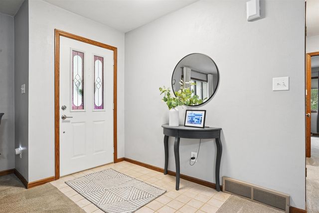 829 Maucker Road, Cedar Falls, IA 50613
