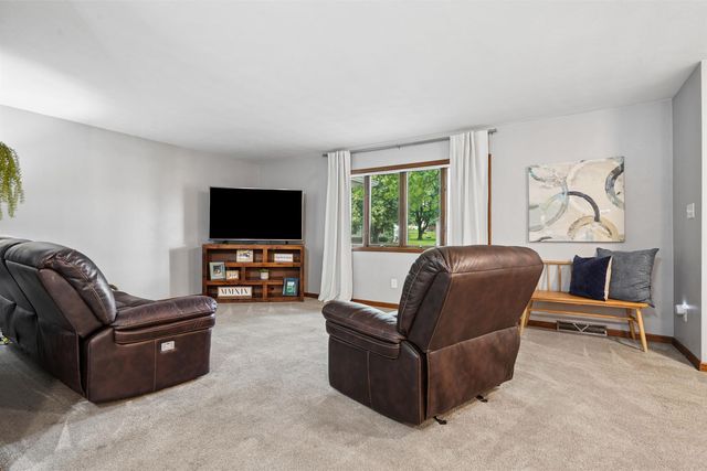 829 Maucker Road, Cedar Falls, IA 50613