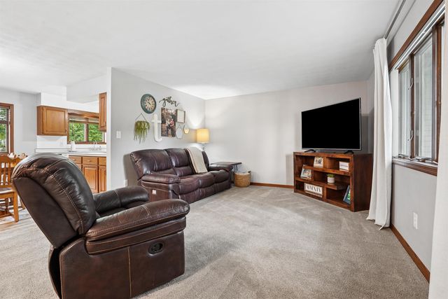 829 Maucker Road, Cedar Falls, IA 50613