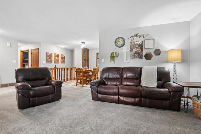 829 Maucker Road, Cedar Falls, IA 50613