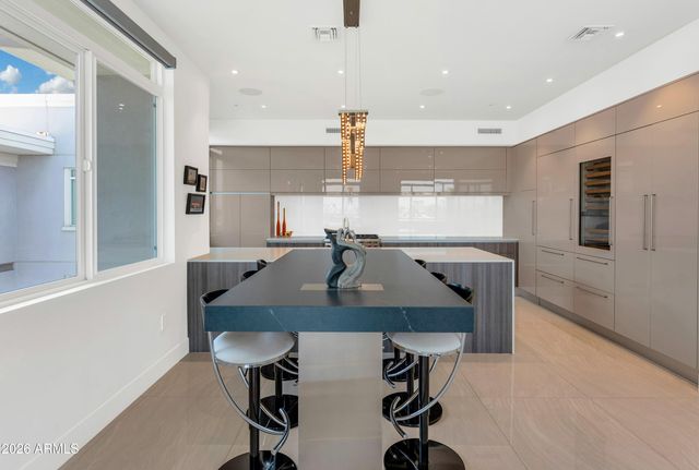 3801 N GOLDWATER Boulevard 402, Scottsdale, AZ 85251