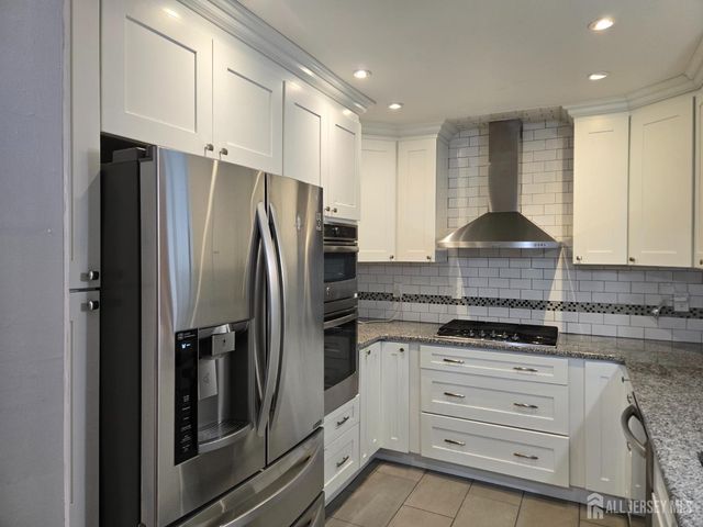 19 Dorchester Drive, East Brunswick, NJ 08816