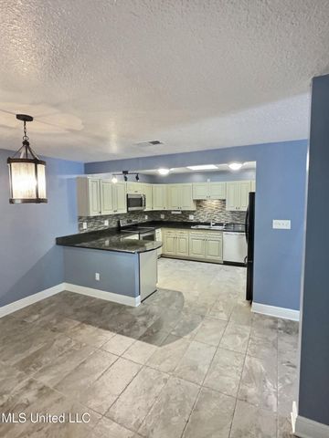 118 Linnet Drive, Ocean Springs, MS 39564