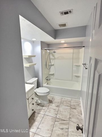 118 Linnet Drive, Ocean Springs, MS 39564