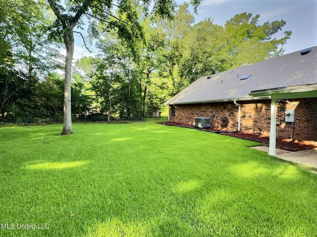 118 Linnet Drive, Ocean Springs, MS 39564