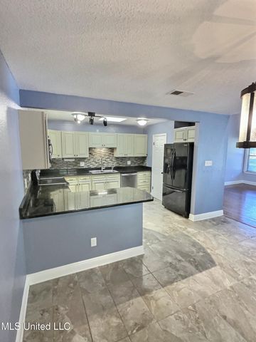 118 Linnet Drive, Ocean Springs, MS 39564