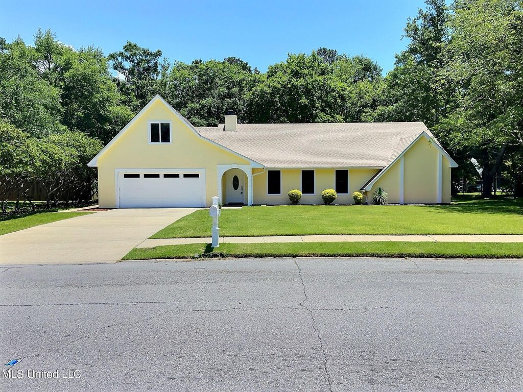 118 Linnet Drive, Ocean Springs, MS 39564