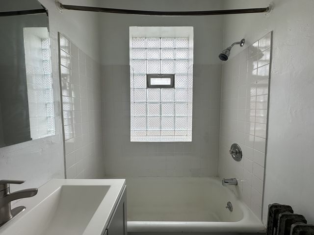 2432 N LINDEN Place 306, Chicago, IL 60647