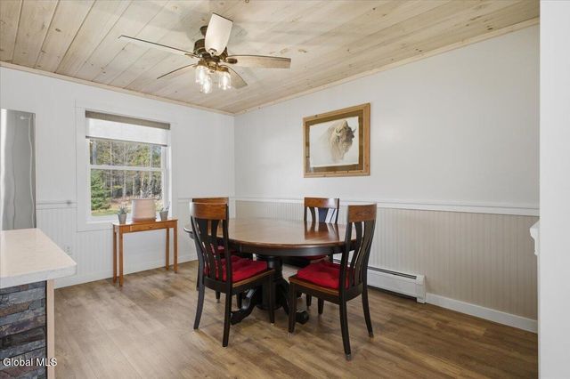 10 Queen Diana Lane, Queensbury, NY 12804