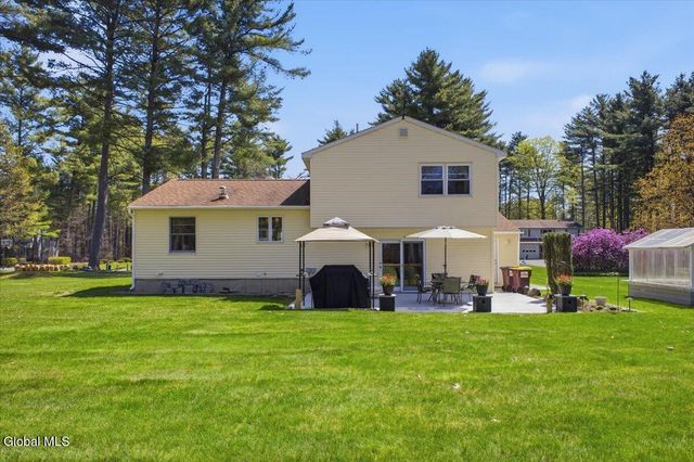10 Queen Diana Lane, Queensbury, NY 12804