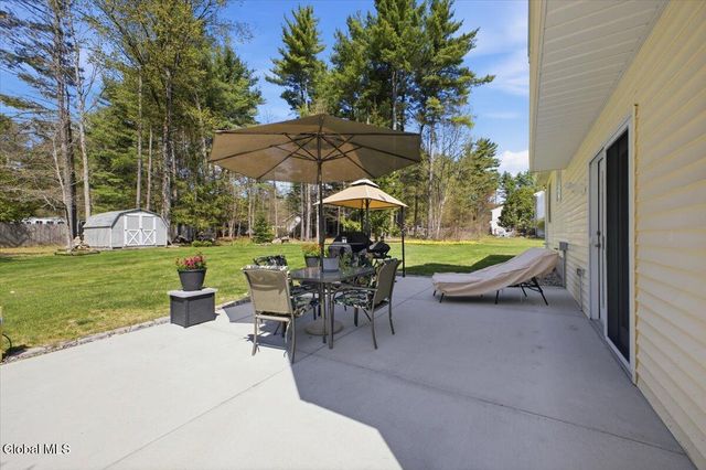 10 Queen Diana Lane, Queensbury, NY 12804