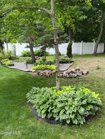 10 Queen Diana Lane, Queensbury, NY 12804
