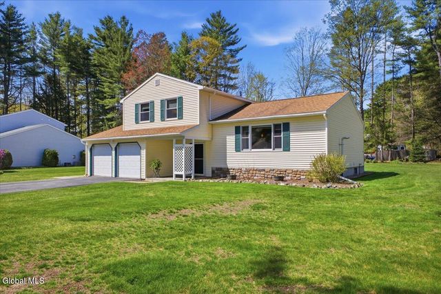 10 Queen Diana Lane, Queensbury, NY 12804