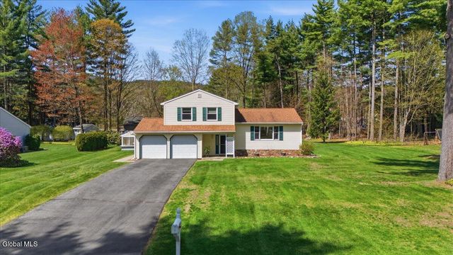 10 Queen Diana Lane, Queensbury, NY 12804
