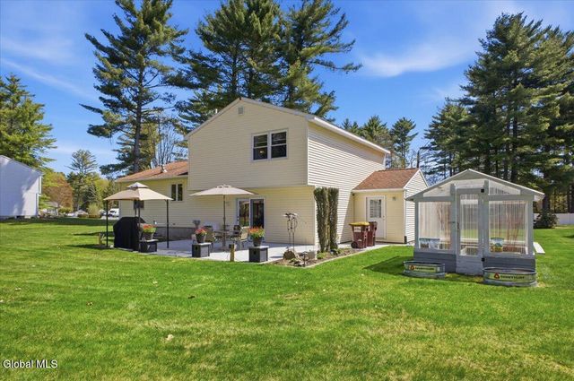 10 Queen Diana Lane, Queensbury, NY 12804