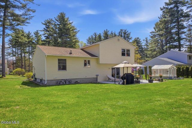 10 Queen Diana Lane, Queensbury, NY 12804