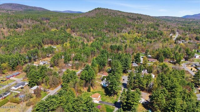 10 Queen Diana Lane, Queensbury, NY 12804