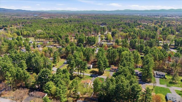 10 Queen Diana Lane, Queensbury, NY 12804