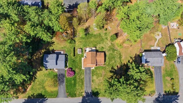 10 Queen Diana Lane, Queensbury, NY 12804