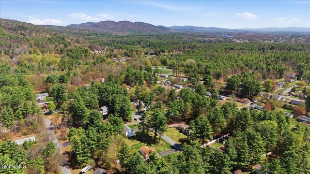 10 Queen Diana Lane, Queensbury, NY 12804