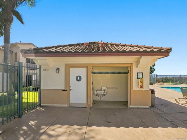 10950 Ivy Hill Dr 4, San Diego, CA 92131