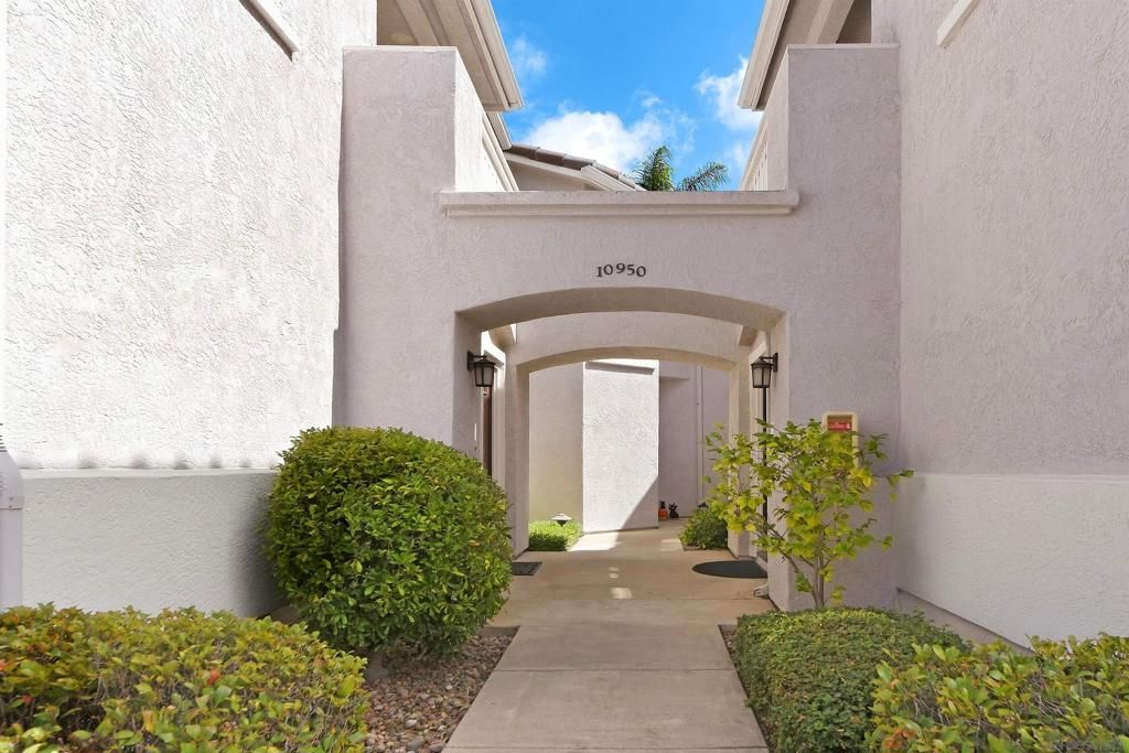 10950 Ivy Hill Dr 4, San Diego, CA 92131 — photo 2