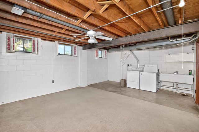 9890 Clark Street, Clive, IA 50325