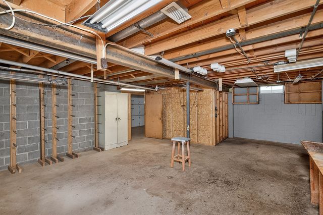 9890 Clark Street, Clive, IA 50325